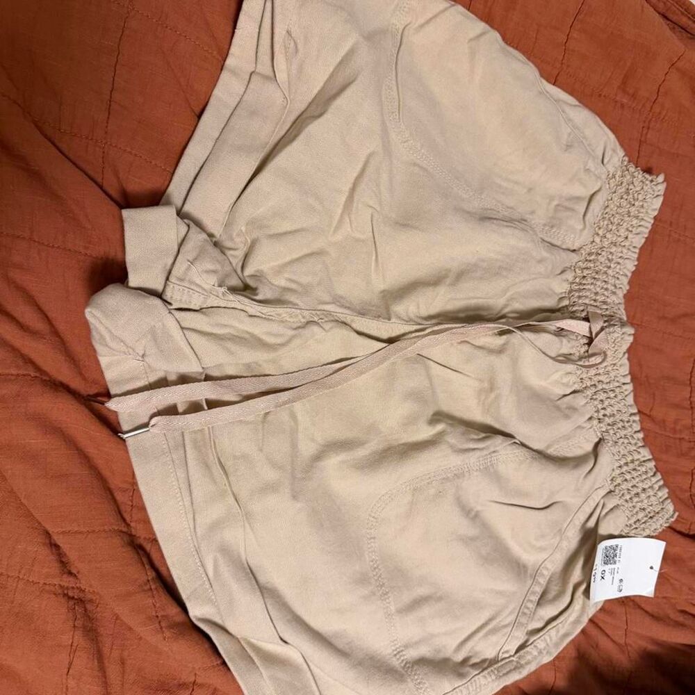 Forever-21 Women's Tan and Cream Shorts